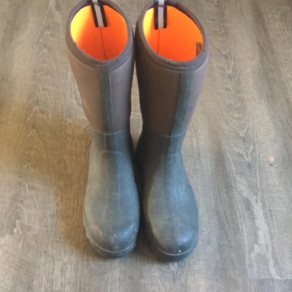 Muck boots
